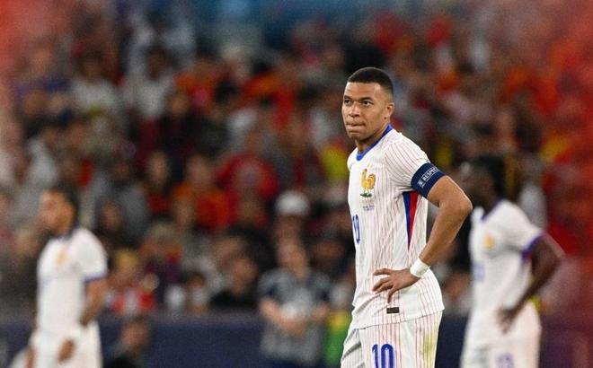 开云体育直播重返赛场首场状态出色，西班牙队观众沸腾！，姆巴佩重返赛场热度持续攀升的简单介绍